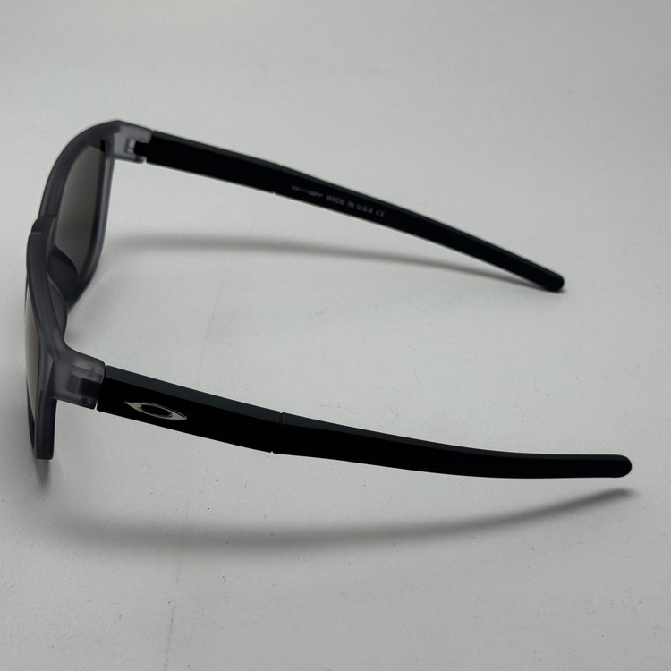 عینک آفتابی اوکلی سبک OAKLEY طوسی عدسی آبی آیینه ای کد 2435