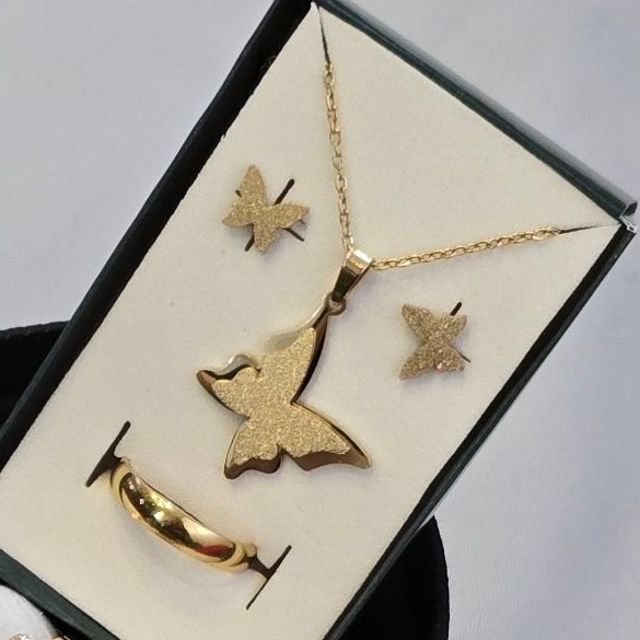 باکس هدیه پک کادویی زنانه ساعت و دستبند و نیم ست پروانه طلایی