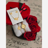 باکس کادو زنانه ساعت و دستبند و نیم ست استیل طلایی با جعبه کادویی و گل