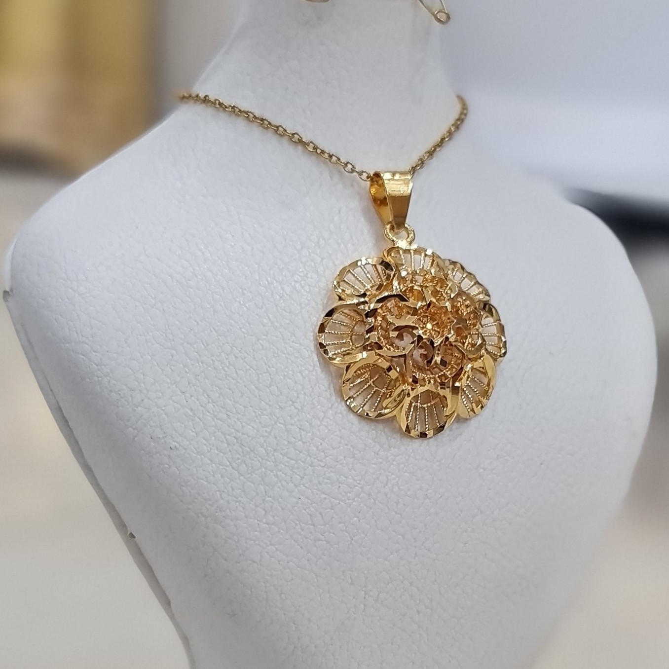 گردنبند زنانه طرح گل 1005