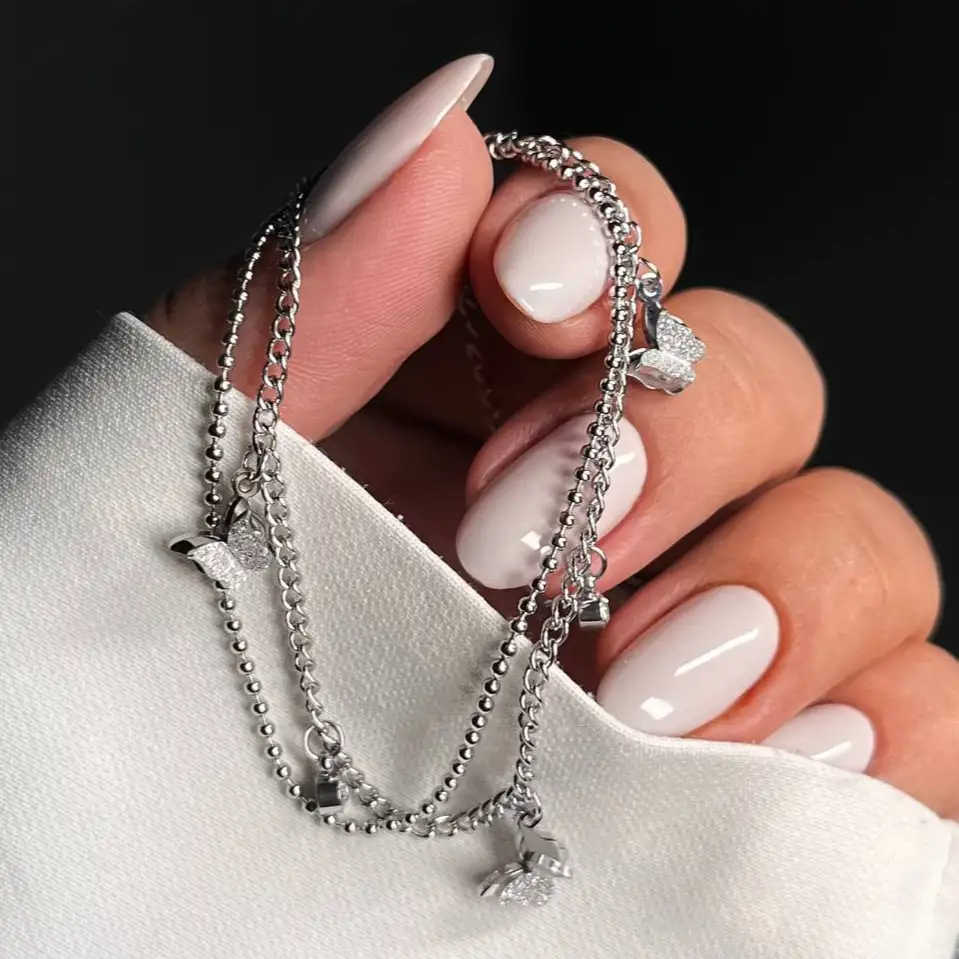 دستبند زنانه و دخترانه استیل طلایی طرح دولاین آویز پروانه ضد حساسیت رنگ ثابت کد atk (پس کرایه)