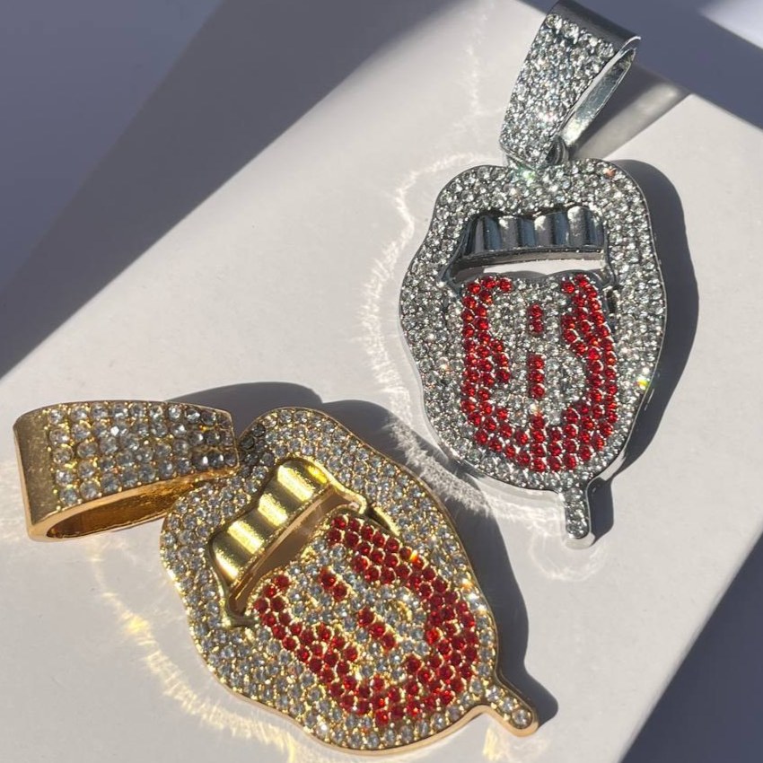 گردنبند پلاک فول نگین کاری شده طرح سکه الله رنگ ثابت با کیفیت بالا کد zel (پس کرایه)