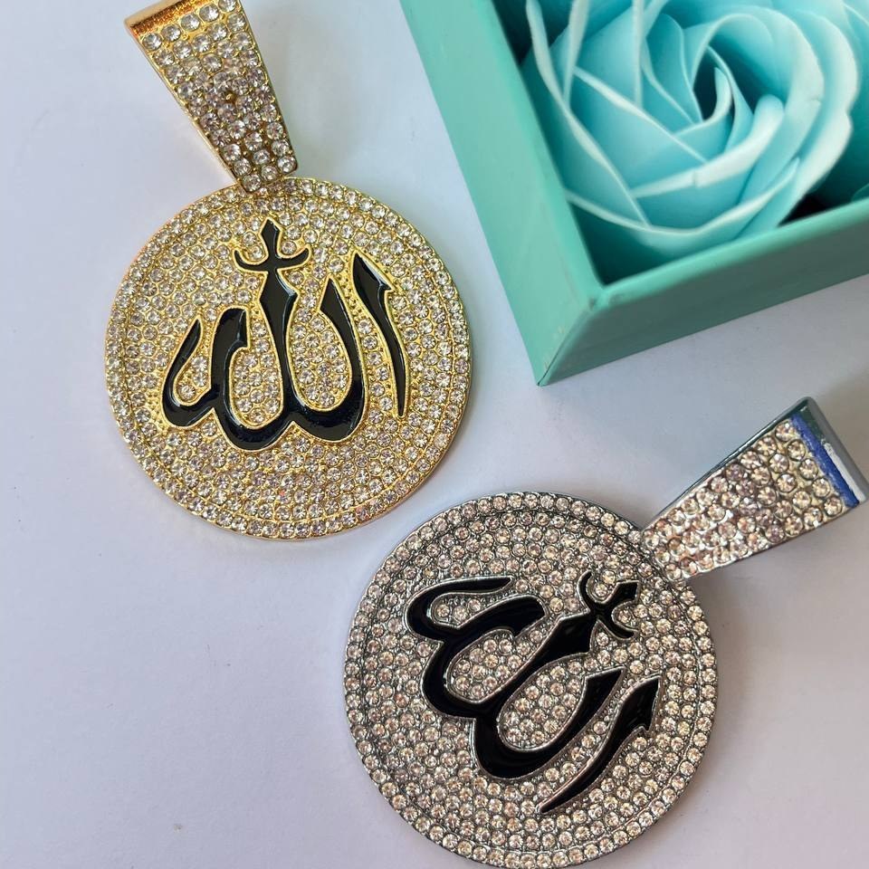 گردنبند پلاک فول نگین کاری شده طرح Luck رنگ ثابت با کیفیت بالا کد zel (پس کرایه)