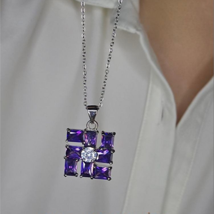 گردنبند و آویز پلاک نگین سواروسکی نگین بنفش تنوع طرح رنگ کاملا ثابت کد vn (پس کرایه)