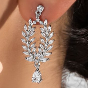 گوشواره جواهری نگین کاری حلقه ای تنوع طرح رنگ کاملا ثابت کد mp (پس کرایه)