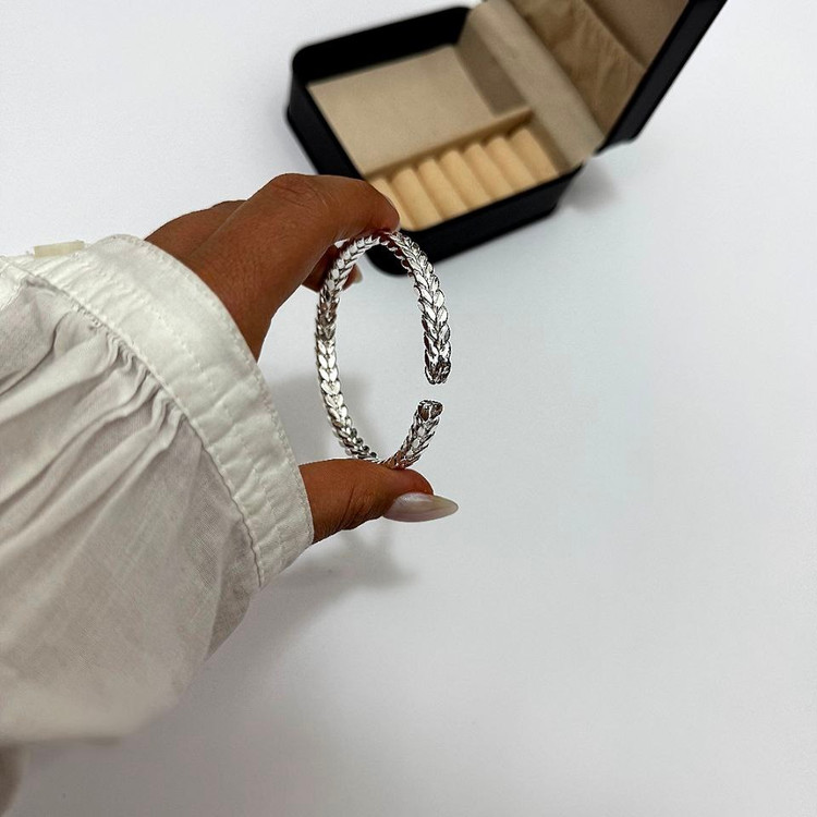 دستبند و بنگل آبکاری نقره زنانه طرح آویز صدفی تنوع طرح رنگ کاملا ثابت کد sm (پس کرایه)