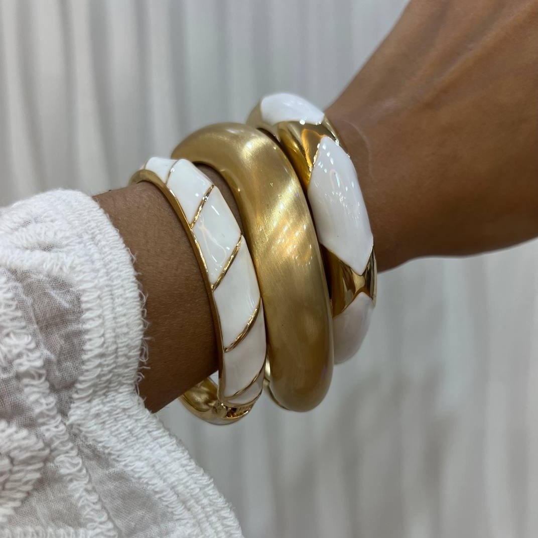 دستبند النگویی و بنگل میناکاری زنانه در تنوع طرح رنگ ثابت کد tj (پس کرایه)