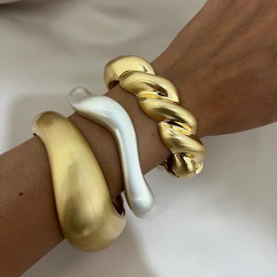دستبند النگویی و بنگل آبکاری نقره در سه طرح زیبا رنگ ثابت کد tj (پس کرایه)
