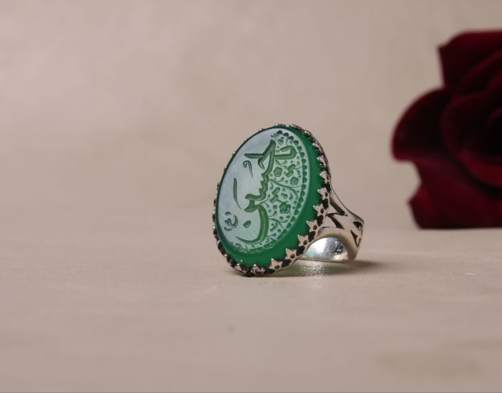 انگشتر آلیاژی باسنگ عقیق سبز رکاب نیزه حکاکی یا حسین(ع) رکاب آلیاژی باکیفیت  کد 3666