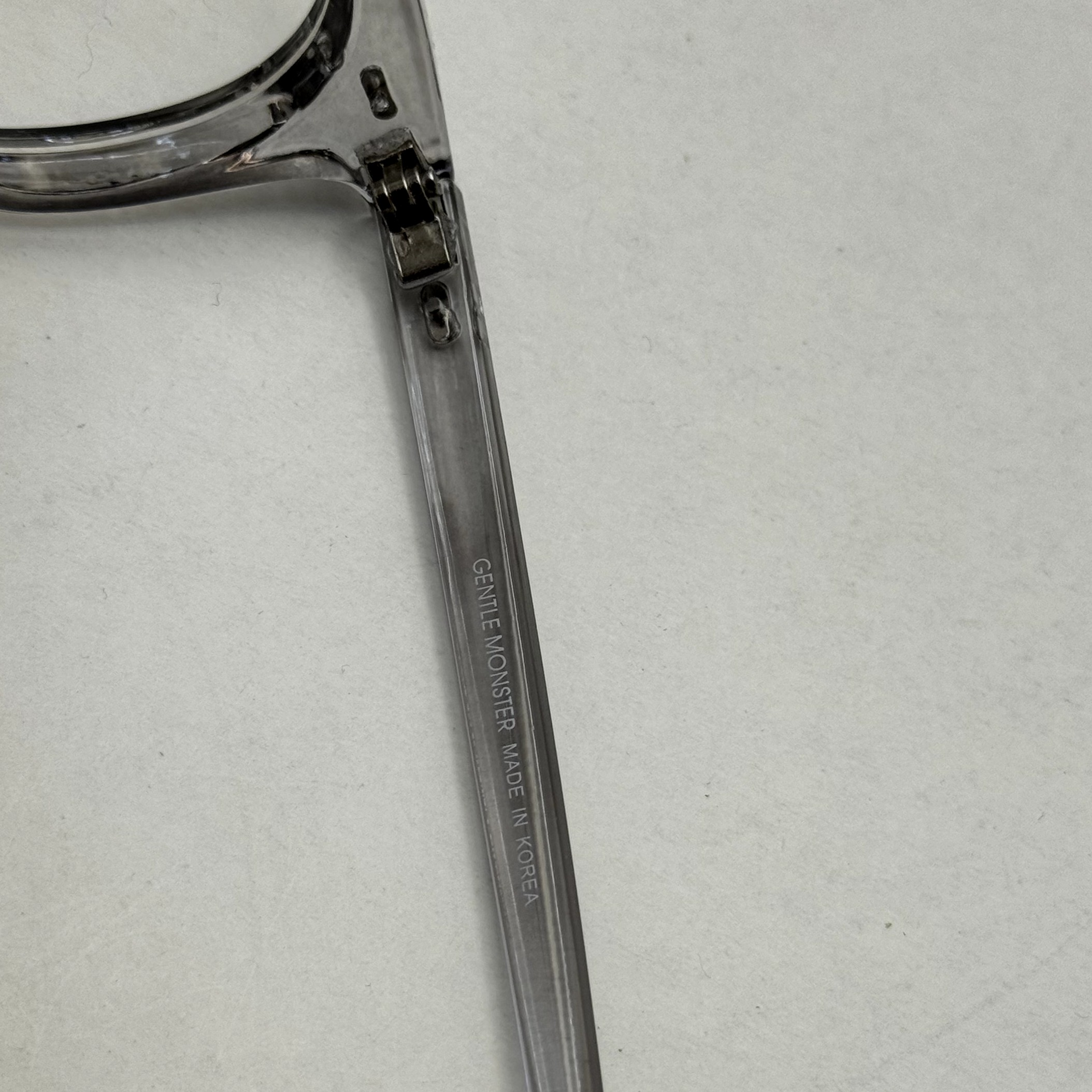 فریم عینک بلوکات طبی گرد جنتل مانستر طوسی ZN 3595 به همراه کاور پارچه ای و دستمال (ارسال رایگان)